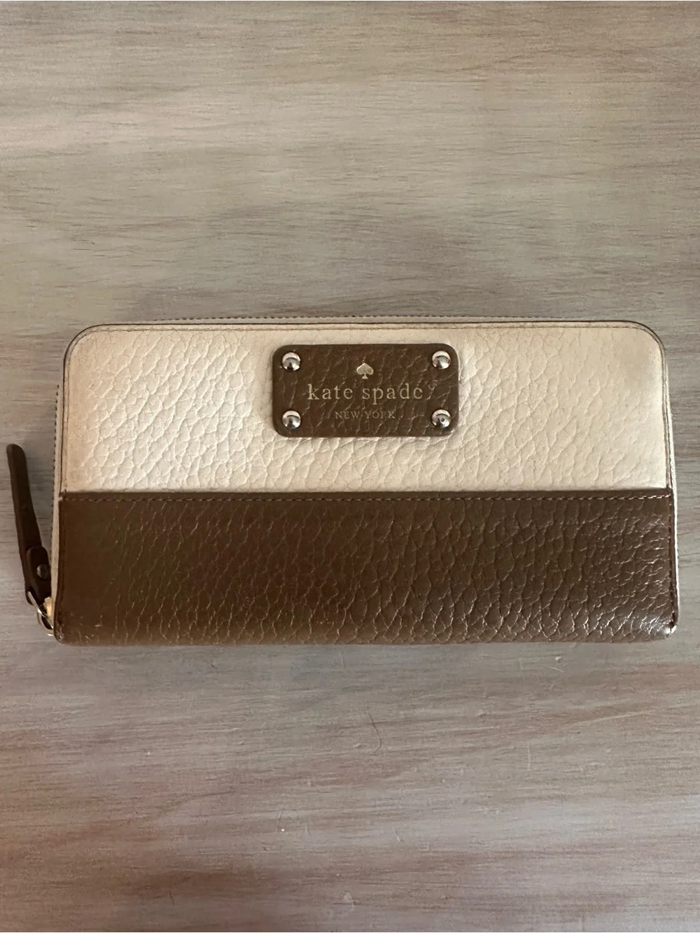 kate spade Two-Tone Pebbled Leather Wallet in Cream & Brown with Gold Plaque